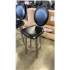 Image 2 : 3 BAR STOOLS
