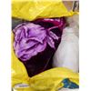 Image 2 : BOX OF BLANKETS - TWIN WEIGHTED B;LANKET, QUEEN SIZE BLANKET, SINGLE SIZE BLANKET AND THROW BLANKET