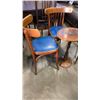 Image 2 : 3 WOOD CHAIRS AND CONVERSATION TABLE