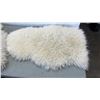 Image 2 : 2 SHEEPSKIN RUGS