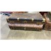 Image 2 : 3 VINTAGE STEAMER TRUNKS