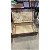 Image 8 : 3 VINTAGE STEAMER TRUNKS
