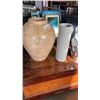Image 2 : 4 VASES AND DECORATIVE BUSH