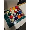 Image 3 : LOT OF POOL BALLS, POOL CUES, POOL ACCESSORIES, TABLE TENNIS PADDLES