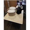 Image 1 : KEURIG COFFEE MAKER AND 2 ORGANIC BINS