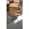 Image 3 : 2 PINE 3 DRAWER NIGHTSTANDS