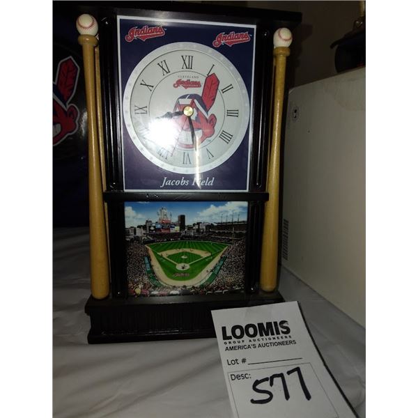 DANBURY MINT : INDIANS CLOCK