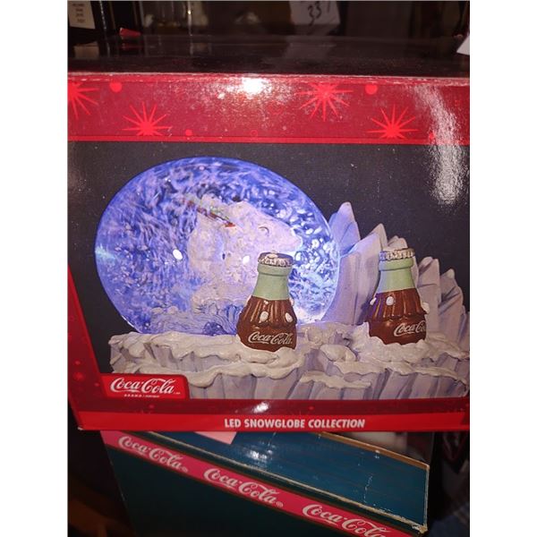 COCA COLA SNOWGLOBE & ANTIMATED BEAR