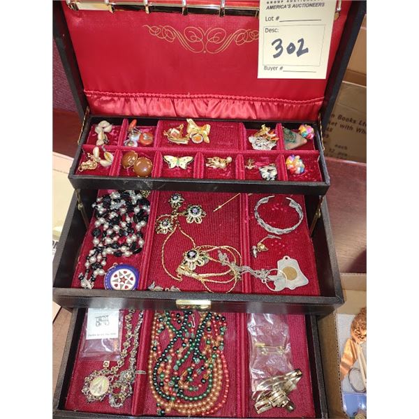 LARGE LOT OF VINTAGE JEWLERY W  VINTAGE BOX