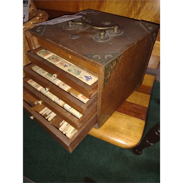 RARE ANTIQUE CHINESE MAHJONG GAME IN CARRY WOOD CASE(AKA:#376 )