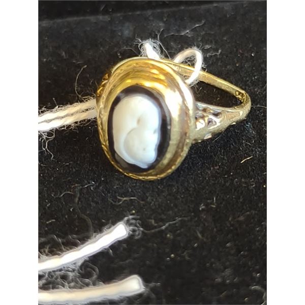 LADIES 14K CAMEO RING