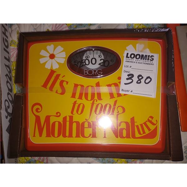 70'S LOOK BATHROOM SCALES STILL IN PACKING
