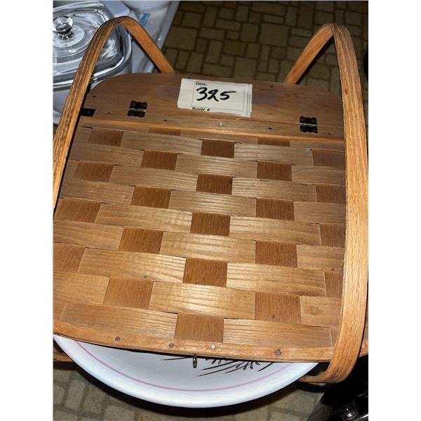 PICNIC BASKET WITH SPAGETTI BOWL