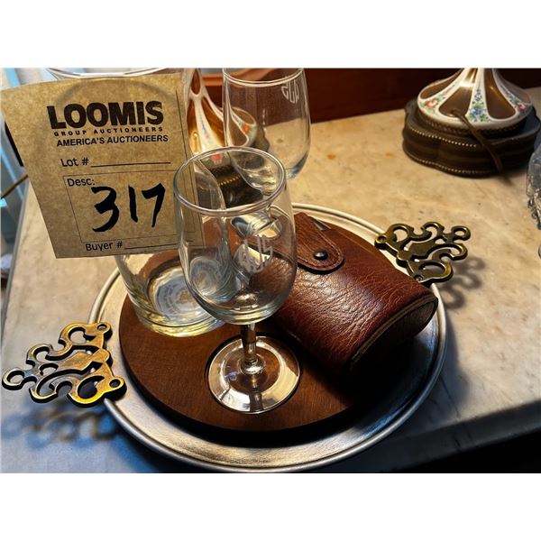 VINTAGE FLASK AND BEVERAGE SET