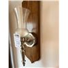 Image 2 : ENGLASSED CANDLE WITH WOOD WALL MOUNT
