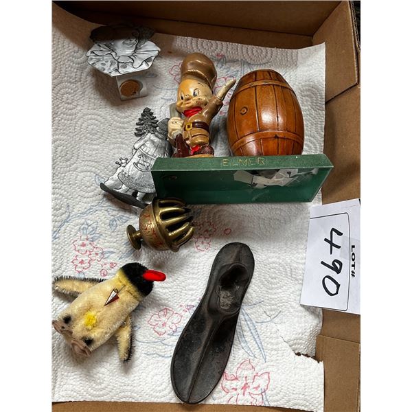 SALES LOT OF ANTIQUE TOYS AND LOONEY TUNES FIGURINE