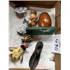 Image 1 : SALES LOT OF ANTIQUE TOYS AND LOONEY TUNES FIGURINE