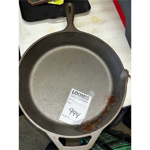 LODGE IRON SKILLET