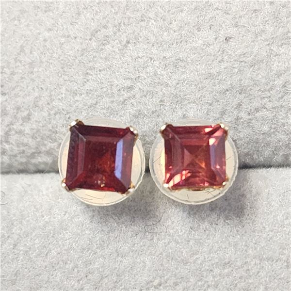 14K Yellow Gold Garnet  Earrings, Made in Canada.