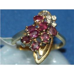 14k Gold Ring W/Rubies & Diamonds 4gr