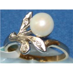 14k Gold Fashion Ring W/Pearl & Diamonds 2.9gr