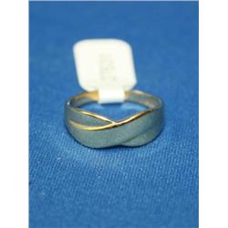 Ladies 10K Crossover Gold ring 2.2 g