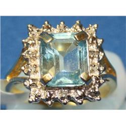 14k Gold Ring W/Blue topaz 4.9gr