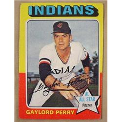 1975 TOPPS GAYLORD PERRY NO. 530 BASEBALL CARD