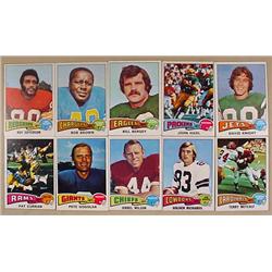 LOT OF 12 1975 TOPPS FOOTBALL CARDS