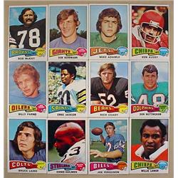 LOT OF 12 1975 TOPPS FOOTBALL CARDS