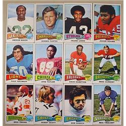 LOT OF 12 1975 TOPPS FOOTBALL CARDS