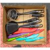 Image 1 : BOX WITH 6-PIECE KNIFE SET WITH BLADE
