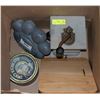 Image 1 : ANTIQUE COFFEE GRINDER APPROX 7WX12H