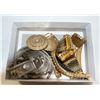 Image 1 : TRAY OF ASSORTED ESTATE VINTAGE COSTUME BELTS