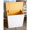 Image 1 : WOODEN STORAGE BIN WITH HINGED LID