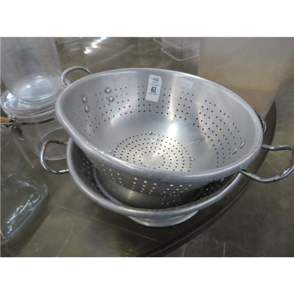 2-Footed Colander - 2 X $