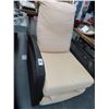 Image 1 : Padded Wicker Recliner