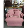 Image 1 : Pink Tufted Rolling Armchair