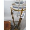 Image 2 : Contemporary Brass / Resin Floor Lamp