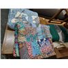 Image 1 : Quilt / Box w/Tablecloths