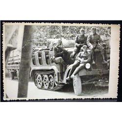 WW2 NAZI GERMAN ARCHIVES PHOTO OF SOLDIERS RELAXIN