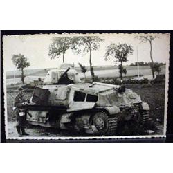 WW2 NAZI GERMAN ARCHIVES PHOTO OF SOLDIER NEXT TO 