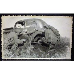 WW2 NAZI GERMAN ARCHIVES PHOTO OF SOLDIERS CHANGIN