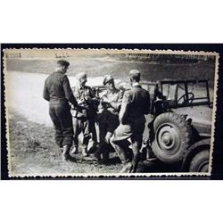 WW2 NAZI GERMAN ARCHIVES PHOTO OF SOLDIERS RESTING