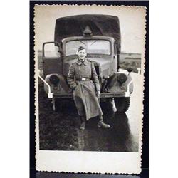 WW2 NAZI GERMAN ARCHIVES PHOTO OF SOLDIER IN FRONT