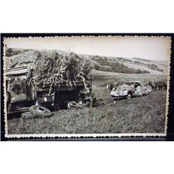 WW2 NAZI GERMAN ARCHIVES PHOTO OF SOLDIER NEXT TO 