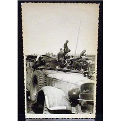 WW2 NAZI GERMAN ARCHIVES PHOTO OF SOLDIERS IN CAR 