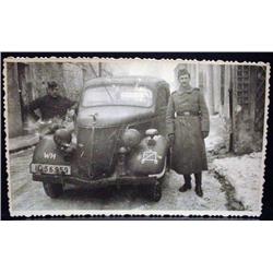 WW2 NAZI GERMAN ARCHIVES PHOTO OF SOLDIERS NEXT TO