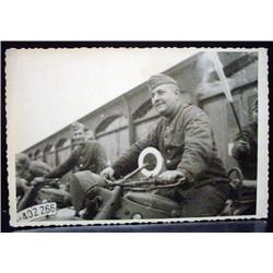 WW2 NAZI GERMAN ARCHIVES PHOTO OF SOLDIERS ON MOTO