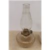 Image 2 : 2 Vintage Oil Lamps - 1  Aladdin